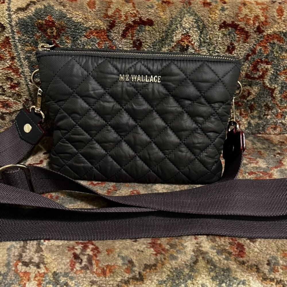 Cross-body, shoulder bag, or clutch!